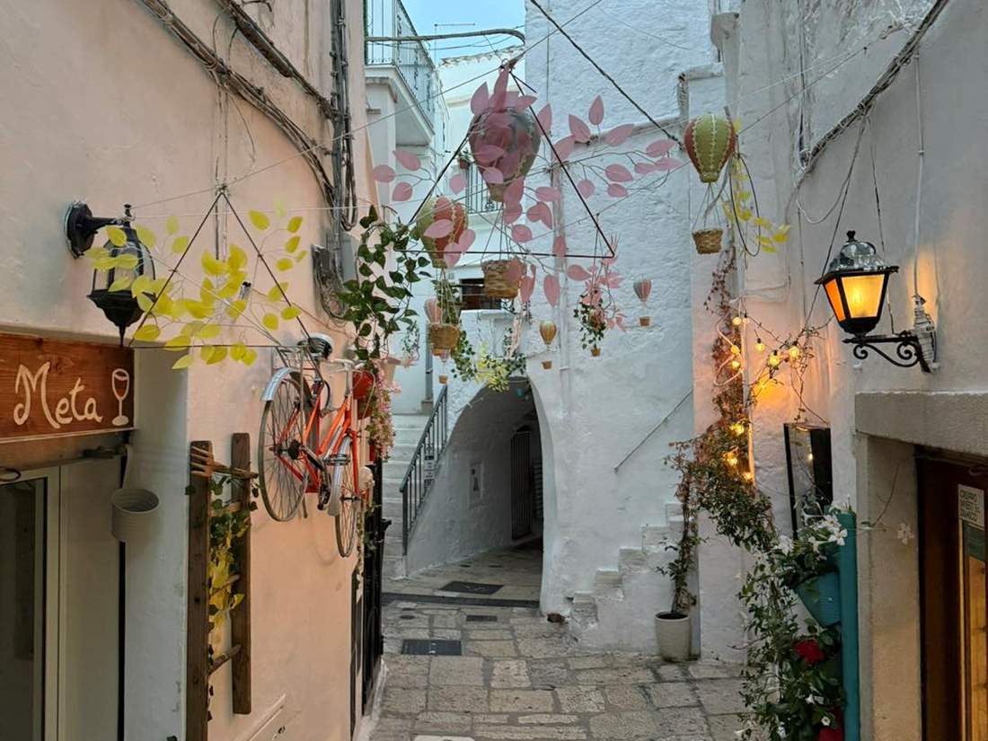 Narrow cobblestone streets in Italy.